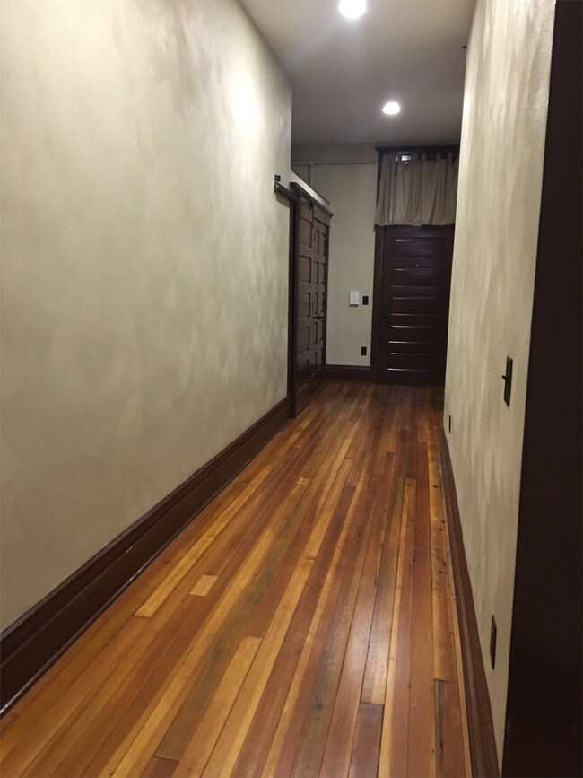 Foto del edificio - 320A E 4th St