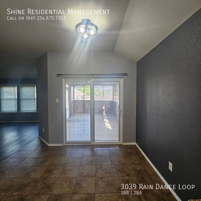 Foto del edificio - 3039 Rain Dance Loop