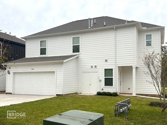 Building Photo - 448 Huisache St