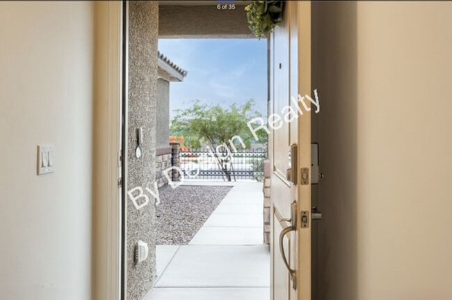Building Photo - Beautifully Upgraded 4 - Bedroom 2 - Bath ...