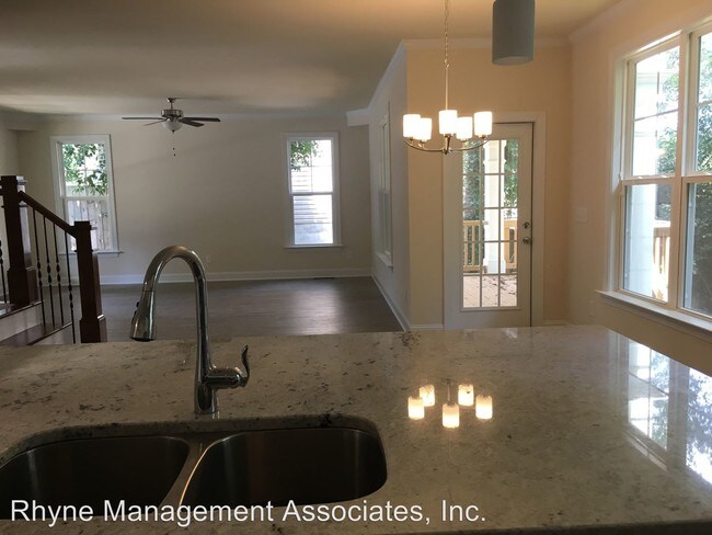 Foto del edificio - 4 br, 2.5 bath House - 409 Bickett Blvd.