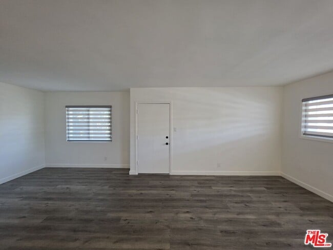 Building Photo - 10734 Palms Blvd