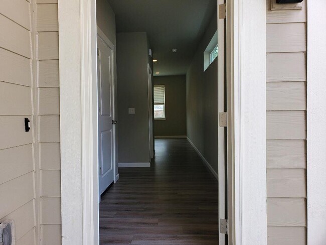 Foto del edificio - 6906 Delaney Ln NE