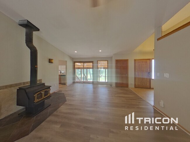 Foto del edificio - 820 Woodmoor Dr