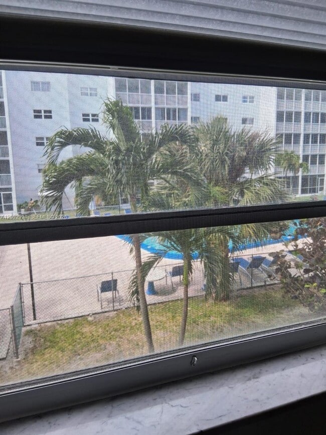 Foto del edificio - 301 NE 14th Ave