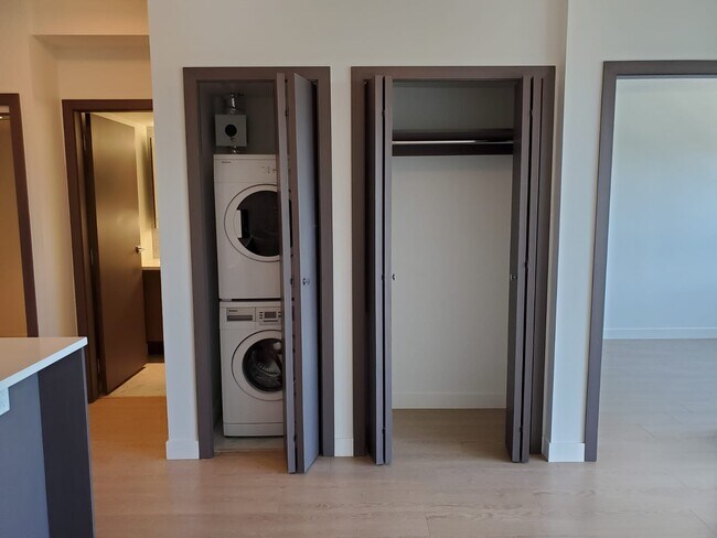 Photo du bâtiment - 909-3233 Ketcheson Road