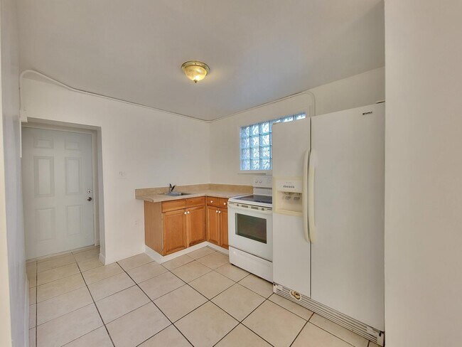 Building Photo - 4547 SE Binnacle Way