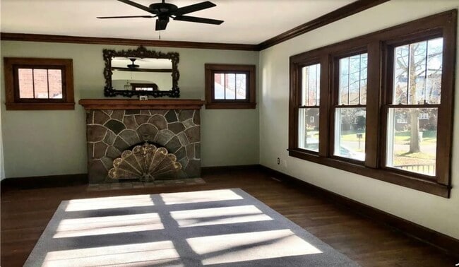 Foto del edificio - 280 Upland Ave