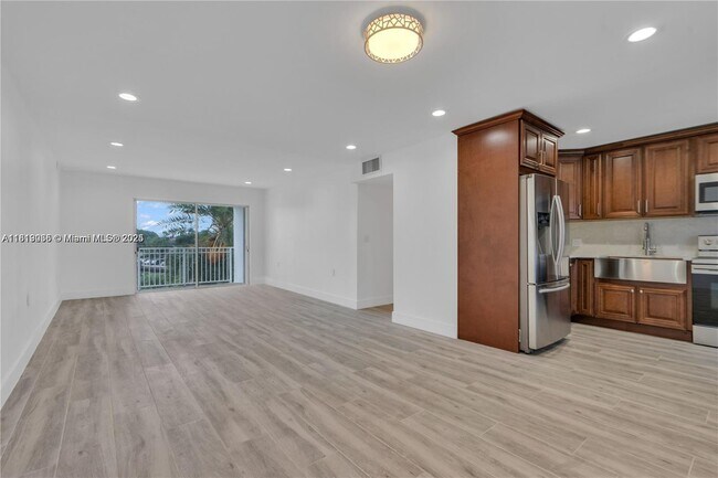 Foto del edificio - 1631 NE 114th St