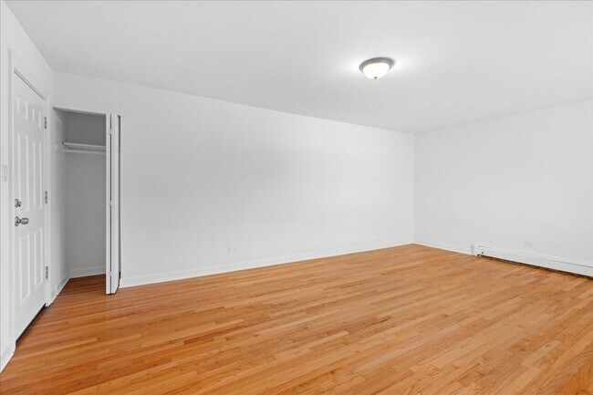 Foto del edificio - 6211 N Kenmore Ave