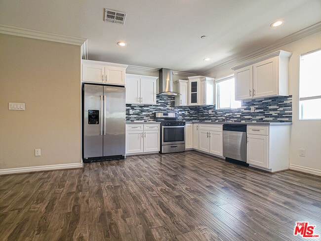 Building Photo - 963 N Wilton Pl