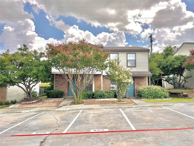 Photo - 800 W Collins Street Unit