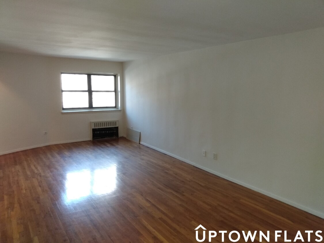 Primary Photo - 2875 Bainbridge Ave