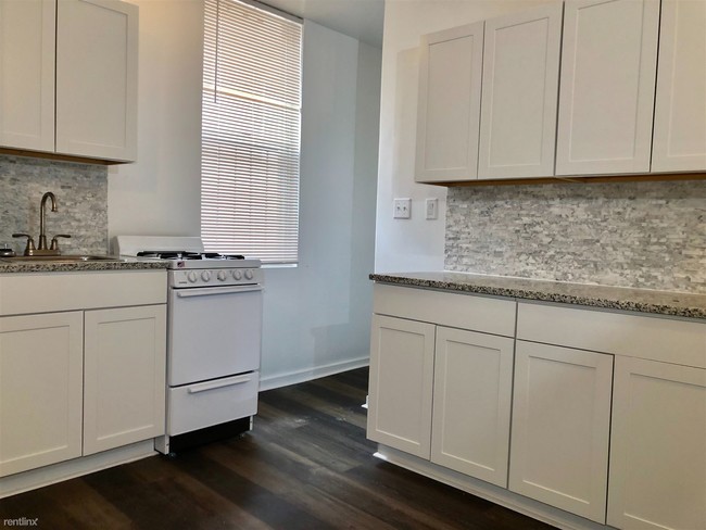 Building Photo - 1 br, 1 bath  - 2504 N Calvert St #1