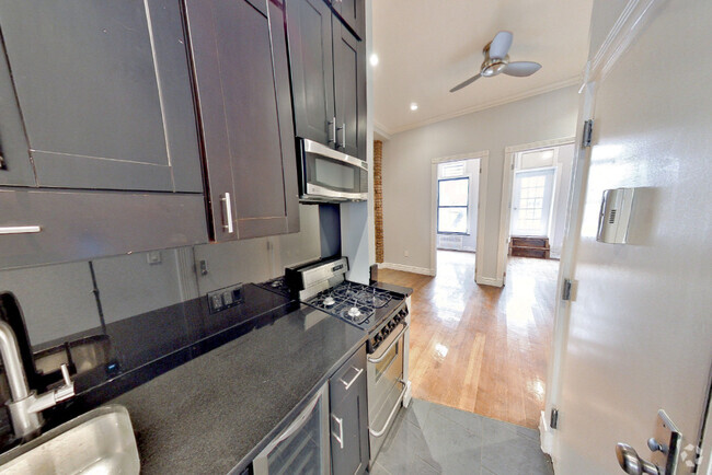 Building Photo - 424 W 51st St
