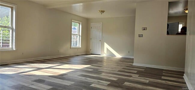 Building Photo - 14 Vineyard Ave