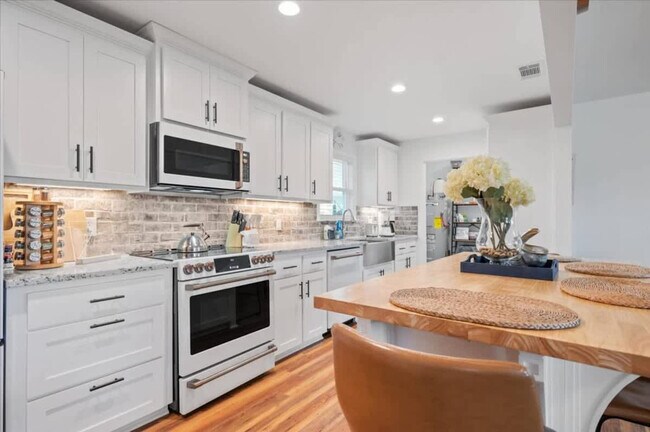 Foto del edificio - 655 Charlies Rd