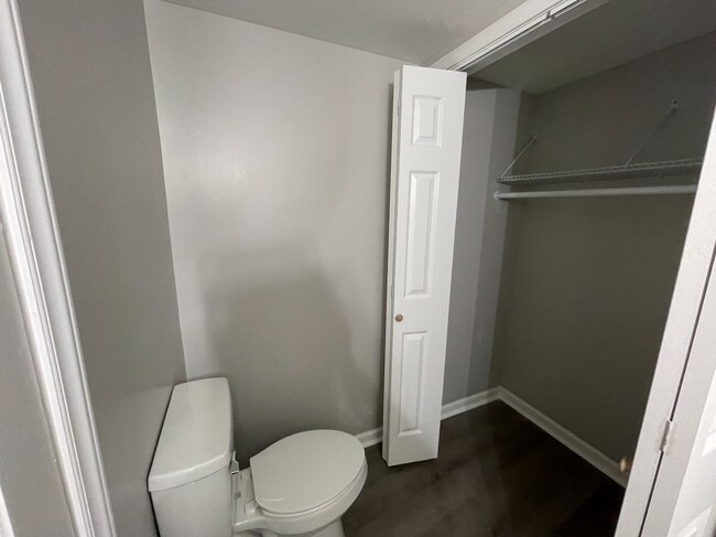 Foto del edificio - Freshly Renovated Studio Apartment - water...