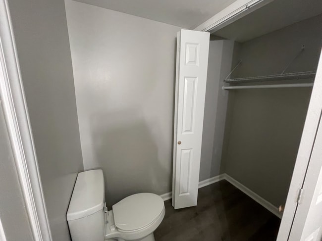 Building Photo - Freshly Renovated Studio Apartment - water...
