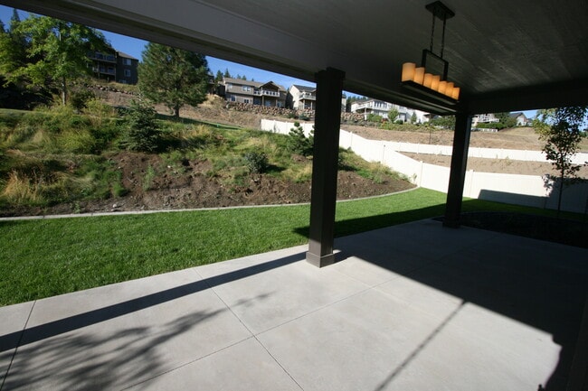 Building Photo - 713 W Willapa Ave