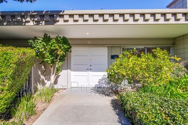 Building Photo - 71 Los Altos Square
