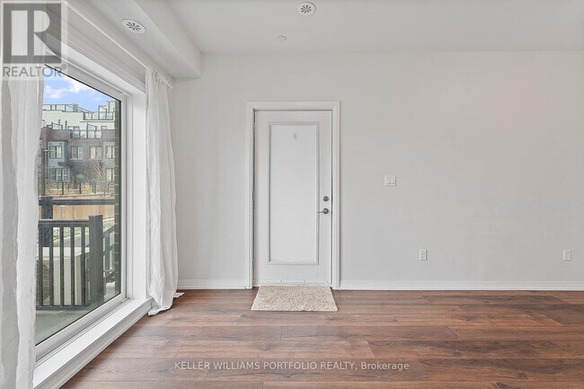 Photo du bâtiment - 1145 Journeyman Ln