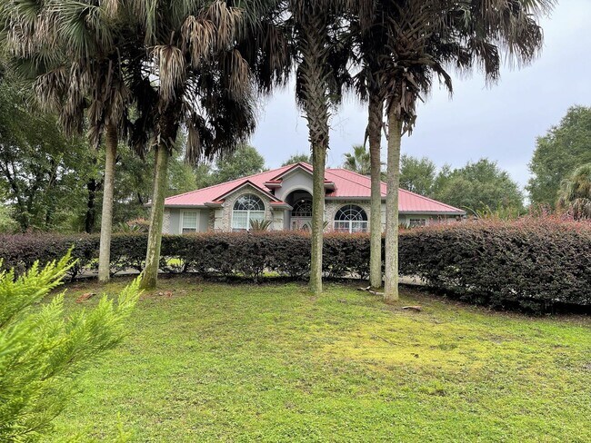 Building Photo - Country Living in the City limits