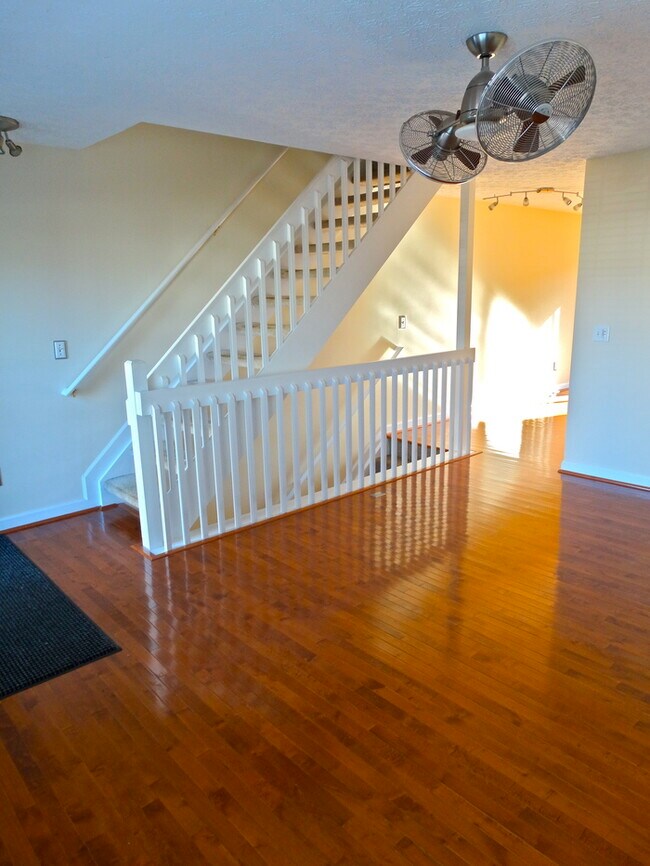 Foto del edificio - Beautifully remodeled 2BD, 2.5BA, Polaris ...