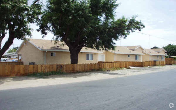Building Photo - 702 Erickson Ave