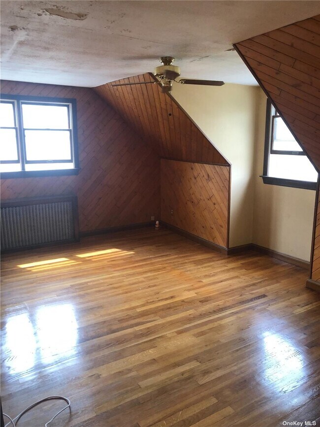 Building Photo - 240 Elm Pl