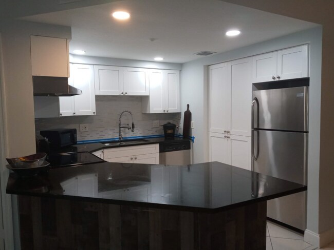 Foto del edificio - 4401 Crystal Lake Dr