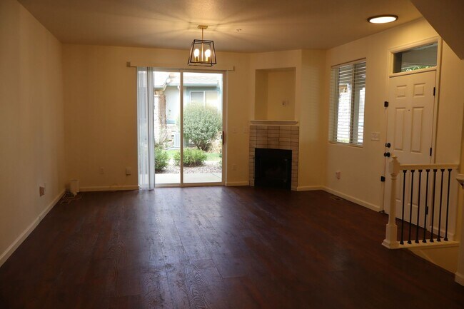Foto del edificio - Beautiful Fort Collins 3 Bed, 2.5 Bath Townhome + $200 Off First Months Rent!