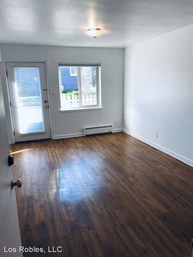 Building Photo - 4205-4205 Evanston Ave N