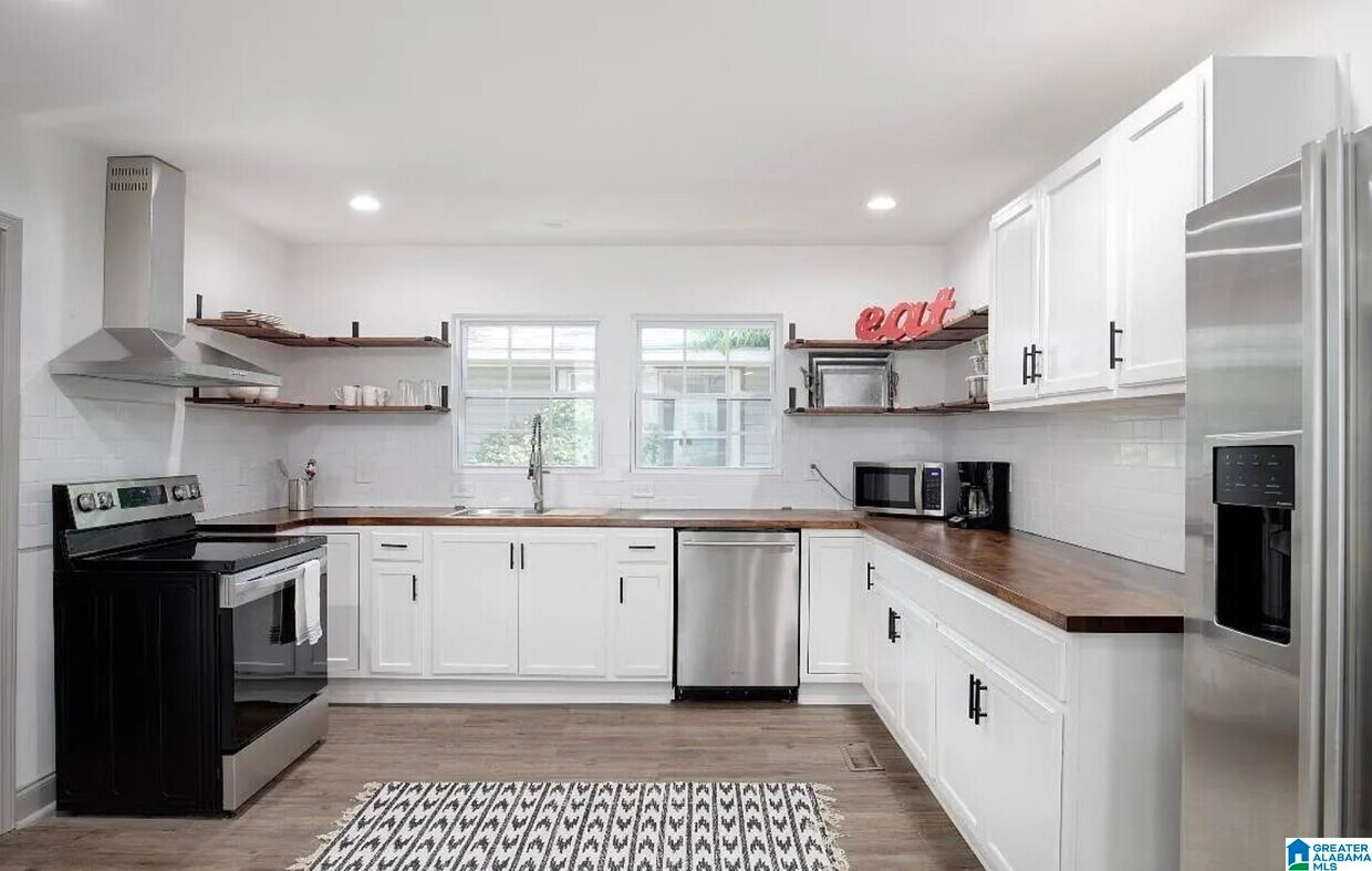 Foto principal - 4902 3rd Ave S