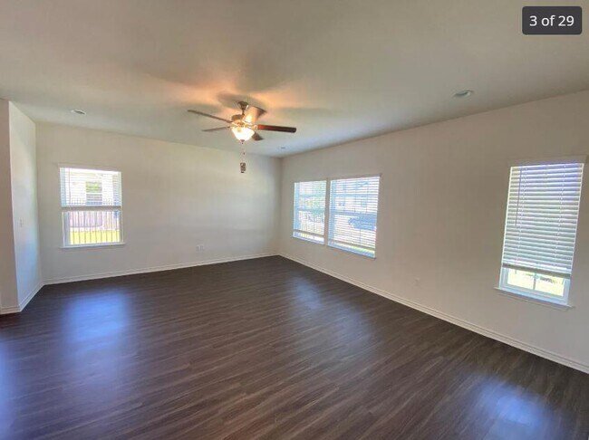 Foto del edificio - 9315 Looksee Ln