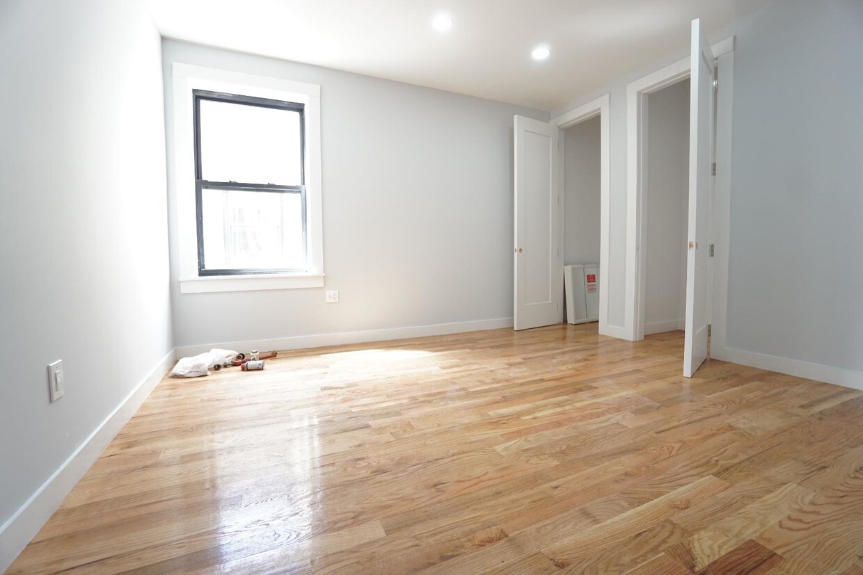 Foto principal - 409 West 129th Street