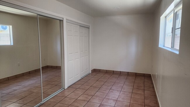 Building Photo - 5024 Santa Ana St
