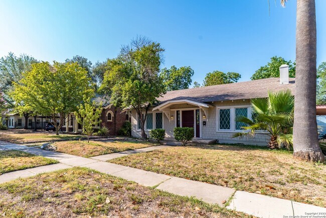 Foto del edificio - 1542 W Magnolia Ave