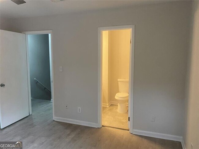 Foto del edificio - 6368 Baker Ct