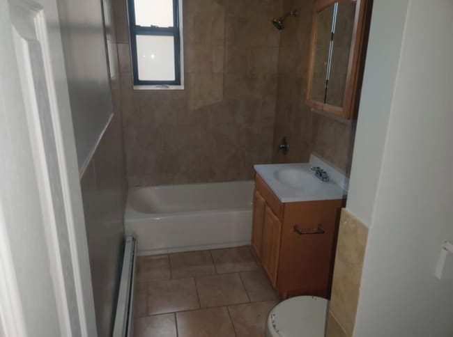Building Photo - 410 Highland Ave