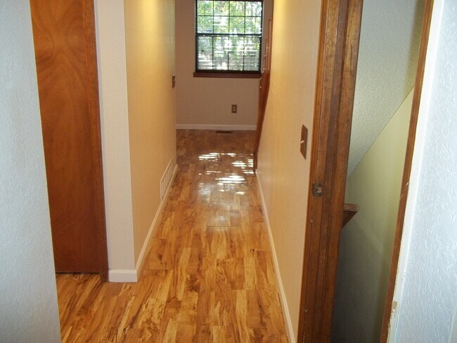 Building Photo - 11554 Community Center Dr