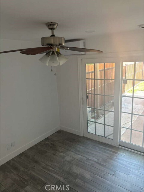 Foto del edificio - 2447 Grove Ave