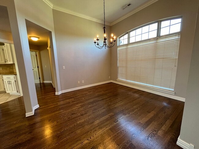 Building Photo - 4 Bedroom Spacious Home near all things Be...