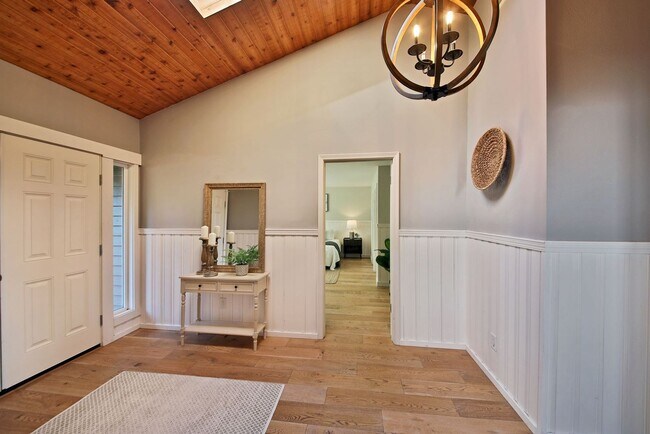 Building Photo - One Of A Kind Freeland Home with Two Seper...