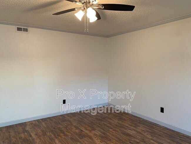 Foto del edificio - 3111 E 12th St