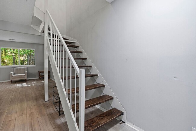 Foto del edificio - MINUTES to UNC!! 2 Bed 2.5 Bath Townhome - FURNISHED!  $500 Move in Incentive!