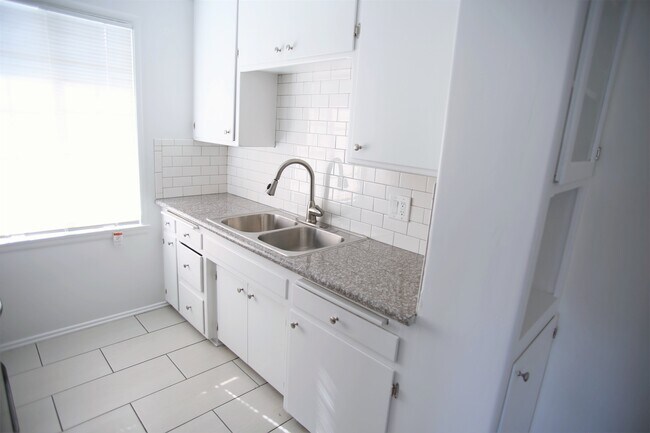 Kitchen - 14223 Sherman Way