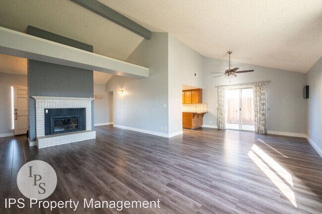Building Photo - 3 br, 2 bath House - 4341 W. Paul Ave.