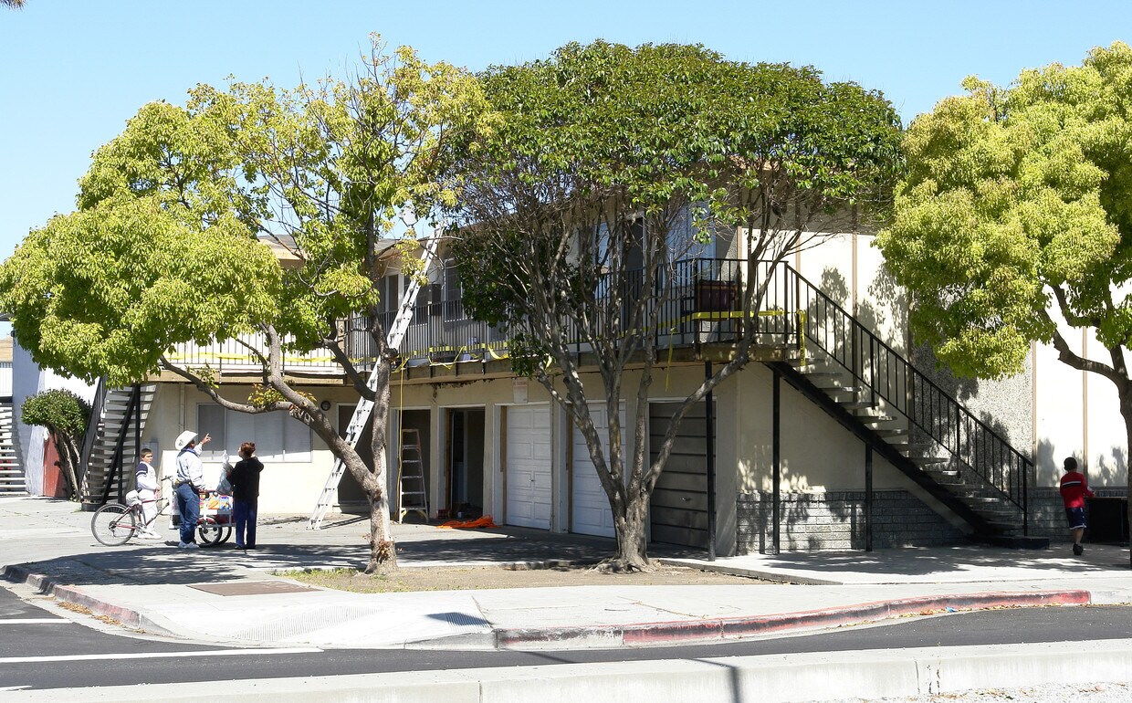 Building Photo - 675 Hilton St