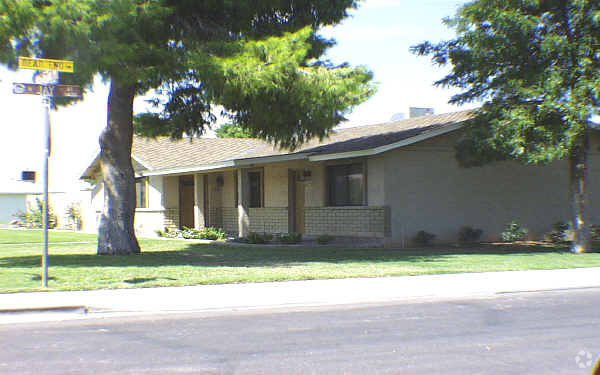 Primary Photo - 1407-1418 N Jay St